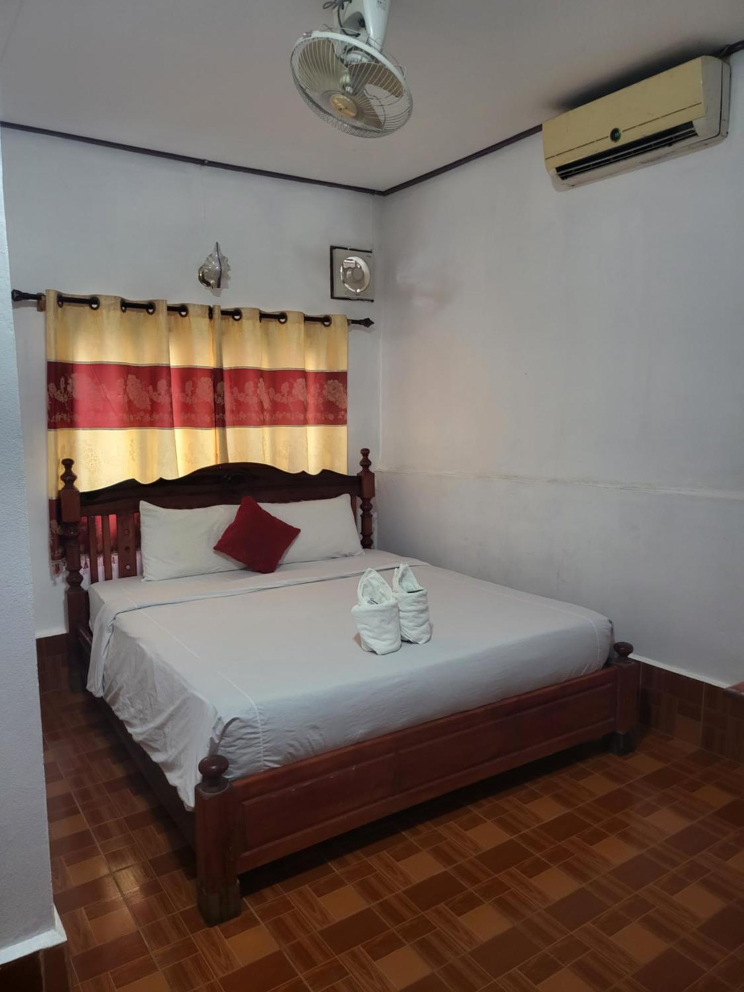 Vang Vieng Chanthala Hotel 1 Exterior photo